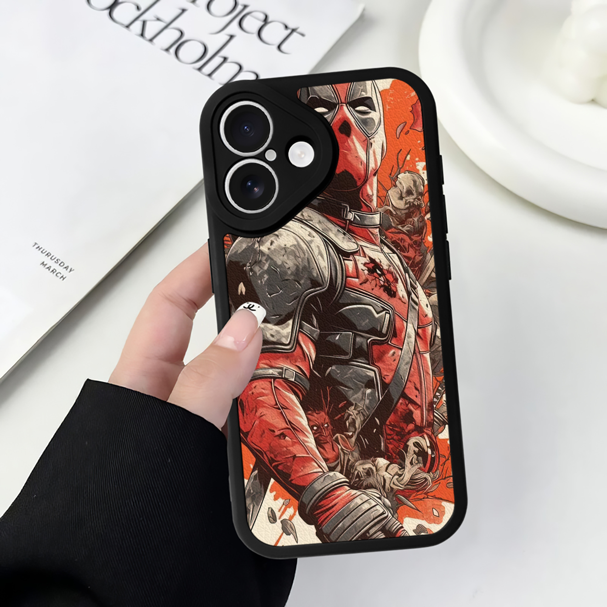 （画像用） Deadpool デッドプール 【iPhone 16シリーズ対応】シリコンスマホケース（レザー調） 材質：シリコン